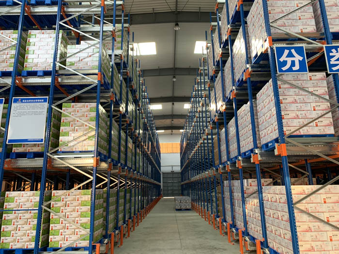 四向穿梭車貨架的工作原理、技術(shù)特點(diǎn)、應(yīng)用場(chǎng)景和優(yōu)勢(shì)